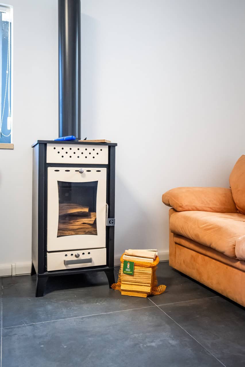 FEMIRO - Legnetti Accendifuoco Misti Faggio/Abete in Sacchetto Raschel 3,5 kg - Economici, Pratici e Ideali per Camino, Stufa, Forno e Barbecue. Confezioni da 3,5 a 420 kg. - immagine 2